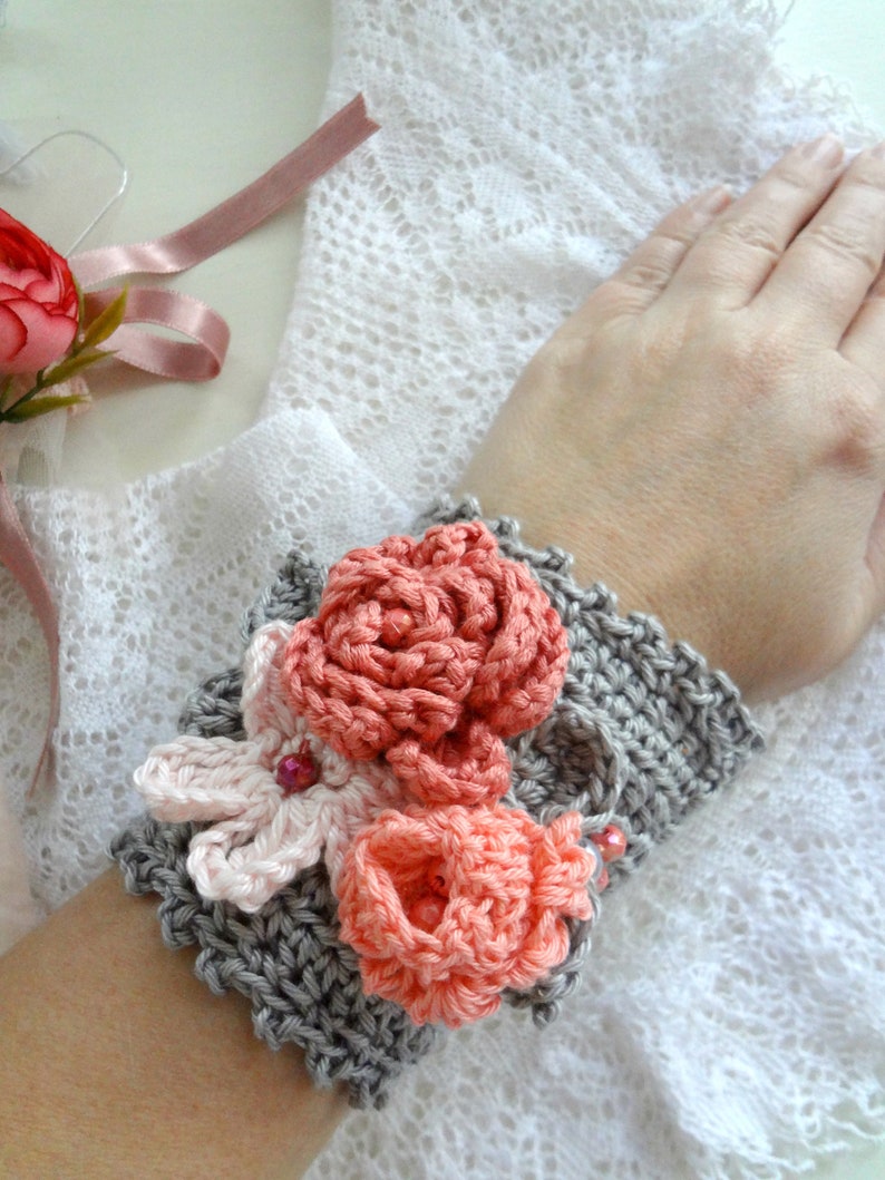 Summer Flowers Crochet Cuff,crochet bracelet, crocheted lace, Victorian cuff,romantic cuff,flower cuff, wristlet image 2