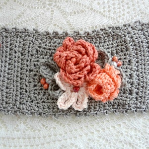 Summer Flowers Crochet Cuff,crochet bracelet, crocheted lace, Victorian cuff,romantic cuff,flower cuff, wristlet image 3