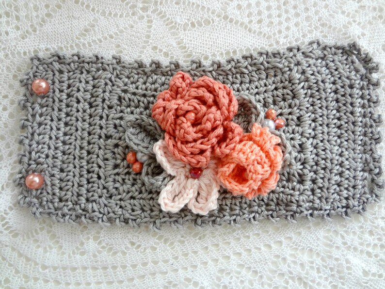 Summer Flowers Crochet Cuff,crochet bracelet, crocheted lace, Victorian cuff,romantic cuff,flower cuff, wristlet image 3