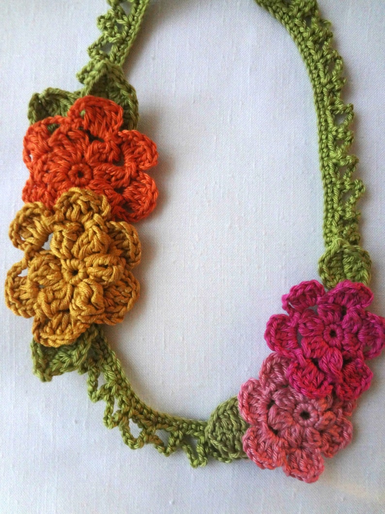 CROCHET PATTERN Springflower necklace crochted necklace, crochet flowers, flower necklace, crochet pattern, photo tutorial image 4