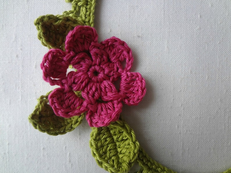 CROCHET PATTERN Springflower necklace crochted necklace, crochet flowers, flower necklace, crochet pattern, photo tutorial image 3