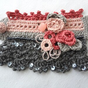 CROCHET PATTERN: Roses in Bloom Crochet Cuff Pattern, manchette au crochet, bracelet au crochet, accessoire au crochet, dentelle au crochet, tutoriel photo, image 2