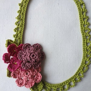 CROCHET PATTERN Springflower necklace crochted necklace, crochet flowers, flower necklace, crochet pattern, photo tutorial image 2