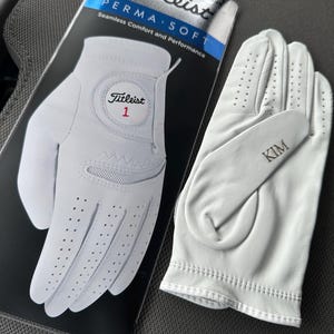 Luva de golfe Titleist Perma Soft com nome personalizado gravado