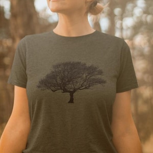 Beautiful Detailed Vintage Tree Illustration Unisex Ultra Cotton Tee