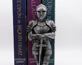 Decorative Knight 15cm | 3D Fantasy Figure for Bookish Shelf | Dark Romance Decoration | Medieval Figure with Sword