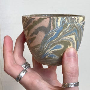 Tapered mug | naked marbled petrol
