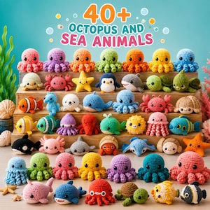 Può includere: Una collezione di oltre 40 piccoli animali marini all'uncinetto colorati, tra cui polpi, granchi, stelle marine, balene, tartarughe e pesci, disposti su gradini di legno. Il testo 40+ OCTOPUS AND SEA ANIMALS è visualizzato in alto in grandi lettere.