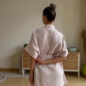 Lightweight Cotton Kimono, Soft Spa Bathrobe, Summer Loungewear, Bridesmaid Getting Ready Robe, Muslin Women&#39;s Robe, Stylish Bathrobe