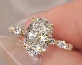 2 kt ovaal geslepen laboratoriumdiamanten verlovingsring | Pave diamanten bandring | 14 kt geelgouden solitaire ring | Klassieke elegante bruidsring