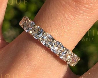 Round Diamond Eternity Band in 18K Gold | Delicate Stacking Ring | Dainty Gold Diamond Ring | Wedding Band | Anniversary Gift for Her
