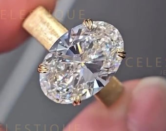 Förlovningsring med 3,0 karat ovalslipad diamant i labbodlad form | Bred ring i borstat guld | Solitärring i 14 karat gult guld