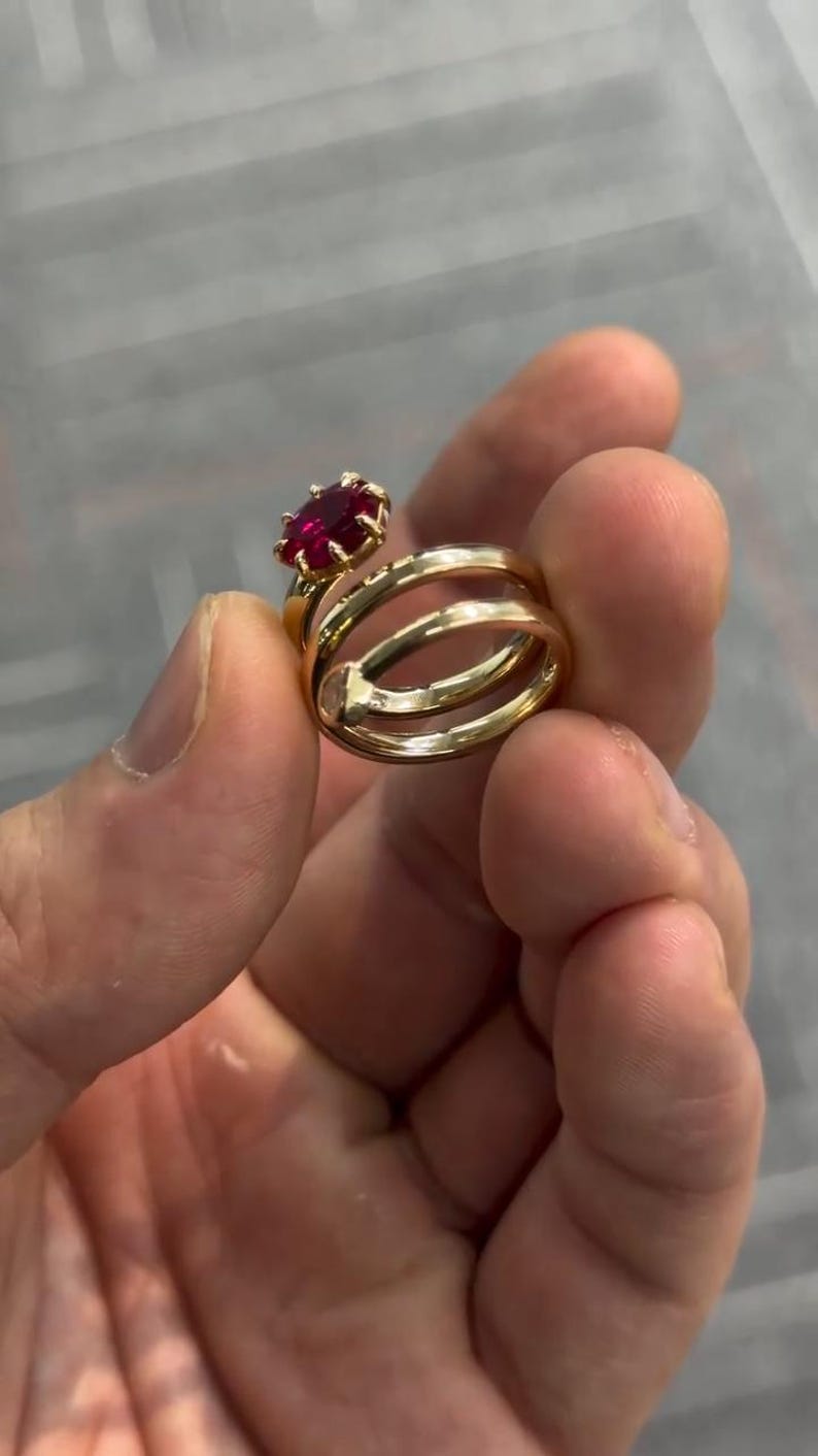 Rubinförlovningsring | Röd rubinring | Rubinuttalandering | Guldrubinring | Öppen wrapring | Unik ädelstensring | Cocktailring bild 10