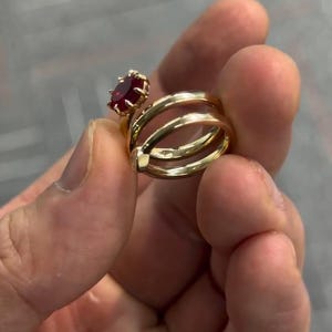 Rubinförlovningsring | Röd rubinring | Rubinuttalandering | Guldrubinring | Öppen wrapring | Unik ädelstensring | Cocktailring bild 9