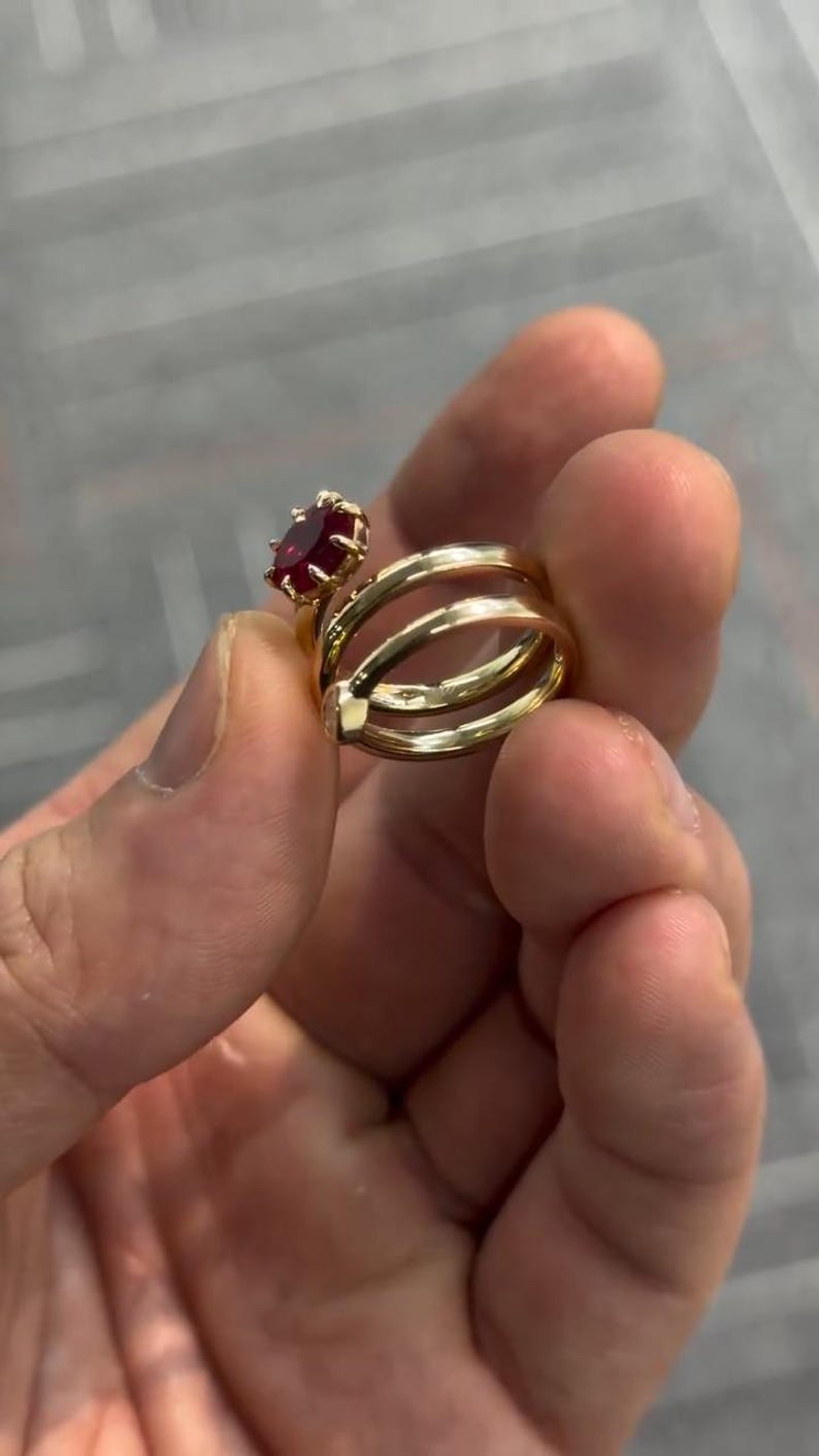 Rubinförlovningsring | Röd rubinring | Rubinuttalandering | Guldrubinring | Öppen wrapring | Unik ädelstensring | Cocktailring bild 9