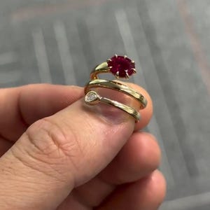 Rubinförlovningsring | Röd rubinring | Rubinuttalandering | Guldrubinring | Öppen wrapring | Unik ädelstensring | Cocktailring bild 4
