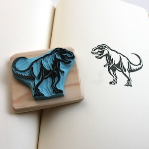 Tampon dinosaure Tyranosaure en gomme, T rex, artisanal, gravé à la main, monté sur bois