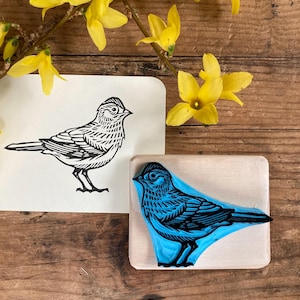 Tampon oiseau Alouette, gravé à la main, en gomme, monté sur bois