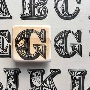 Sello de goma con la letra G "G de Grenouille", letras, talladas a mano, montadas en madera