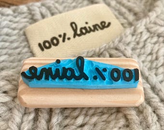 Tampone per etichette "100% lana", gravé à la main, in gomma, montato su legno