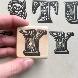 Sello de goma con la letra Y "Y for Yack", letras talladas a mano, montadas en madera