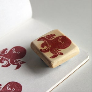 Japanischer Oktopus Stempel, handgeschnitzt, auf Holz montiert