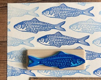 Tampone Grande Sardine, gravé à la main, in gomme, montato sur bois