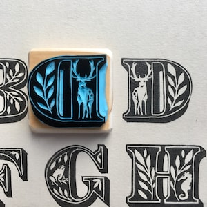 D Buchstabenstempel "D für Deer", Schriftzug, handgeschnitzt, aus Holz montiert