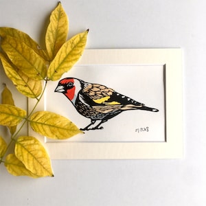 Chardonneret, linogravure originale petit format signée et datée, rehauts peints à la main