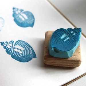 Stempel kleine puist, met de hand gesneden, op hout gezet