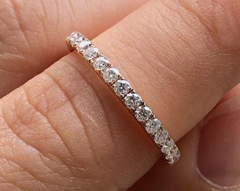 Vigselring med labbodlad diamant, halv evighet, rund vigselring, 14 karat massivt guld, paveband, minimalistisk stapelbar band, accenter, guldbrudring, damring