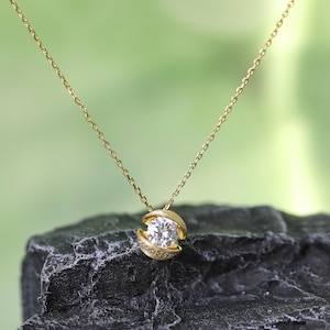 Dainty 18K Gold Cubic Zirconia Pendant Necklace: Minimalist Layering Jewelry