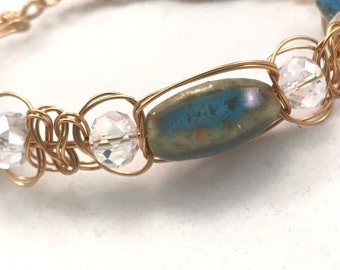 Faux gold wire macramè bracelet aqua porcelain and crystal beads