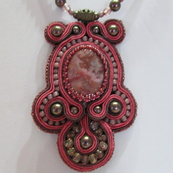 Pendentif en Soutache