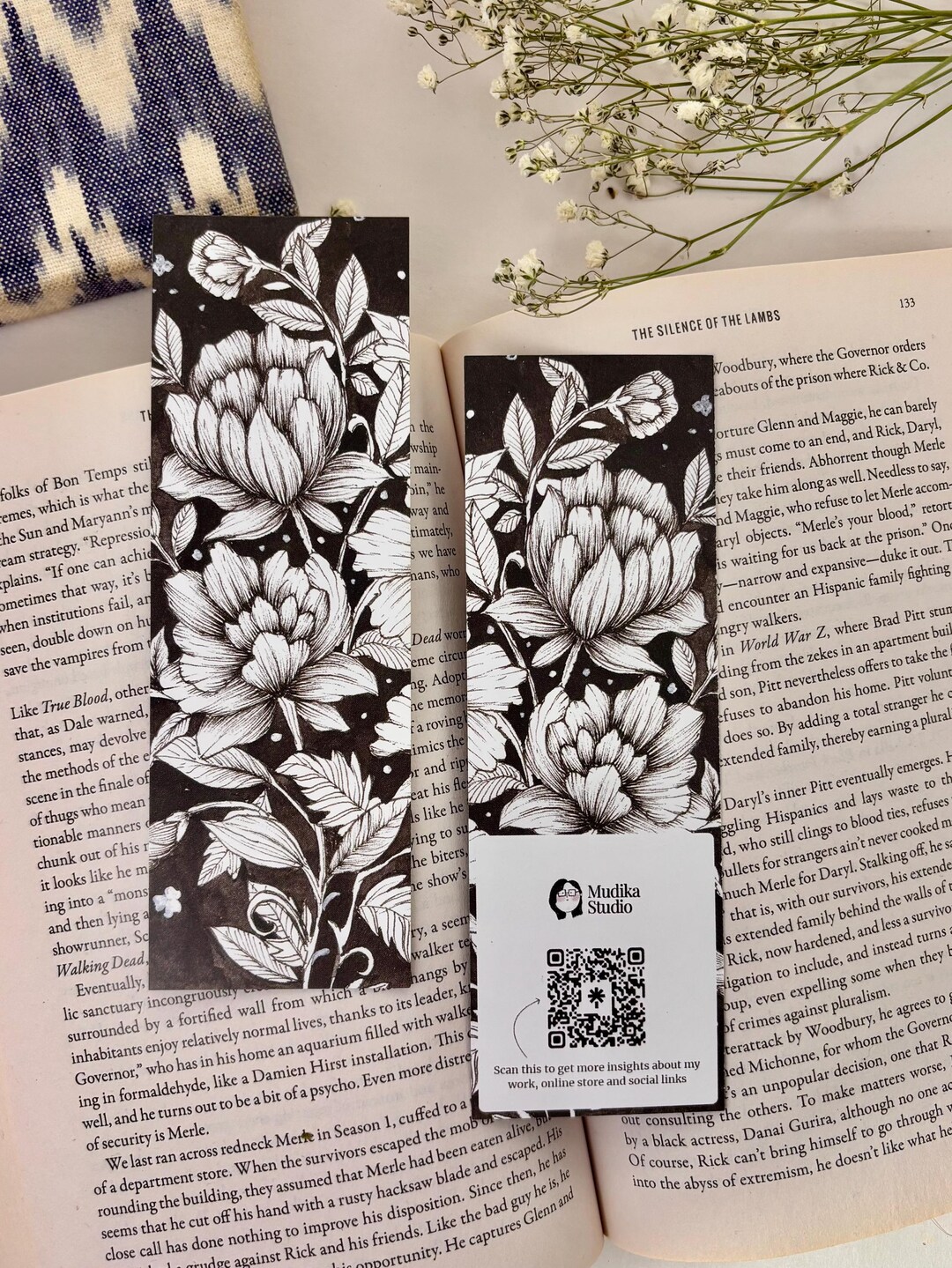Floral Bookmark | Black and White Line Art Print, Gift for Readers - Etsy