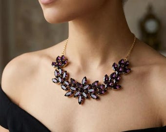 Collana vistosa con fiore di cristallo viola, realizzata a mano, con taglio a marquise, gioiello elegante perfetto come regalo per serate formali.