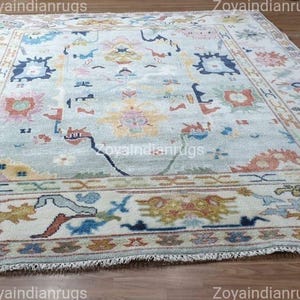 Hand-Knotted Oushak Wool Rug: Light Pastel Oriental Style