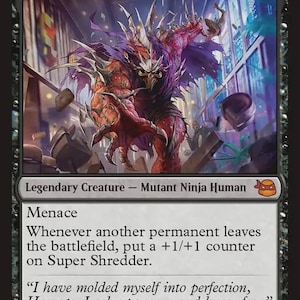 以下が含まれることがあります： 「Super Shredder」と題されたトレーディングカード。鋭い棘、金属製のマスク、爪のある手を持つ赤と紫のミュータントキャラクターが描かれており、背景には混沌とした都市の風景、テキスト、ゲームの統計情報が記載されています。