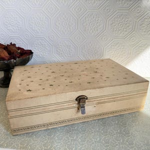 Mid-Century Star Print Jewelry Box — Red Satin Interior, Raise Up Tray, Vintage Vanity Storage