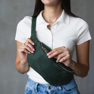 Riñonera verde, Riñonera grande mujer, Riñonera verde, Riñonera grande con bolsillo, Riñonera de piel para festival, Riñonera personalizada