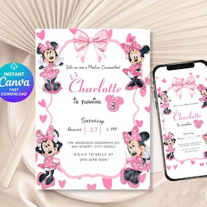 Puede incluir: Una invitación de cumpleaños rosa y blanca con ilustraciones de Minnie Mouse. La invitación incluye el texto "Charlotte cumple 3 años" y detalles del evento. Un smartphone muestra el diseño de la invitación.