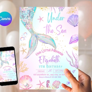 K&ouml;nnte beinhalten: Eine Geburtstagseinladung zum Thema Meerjungfrau mit dem Text "Under the Sea". Die Einladung zeigt eine Meerjungfrauenschwanz, Muscheln und Seesterne in Pastellfarben. Ein Smartphone zeigt das gleiche Design.