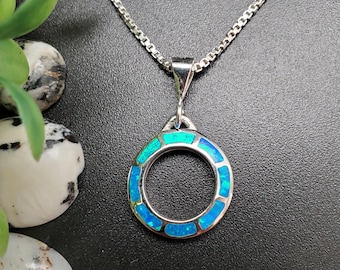 Z-207 / Collar con colgante circular de ópalo azul delicado con opción de cadena de plata / Colgante con incrustaciones de ópalo azul en plata esterlina / Hermoso collar con ópalo azul