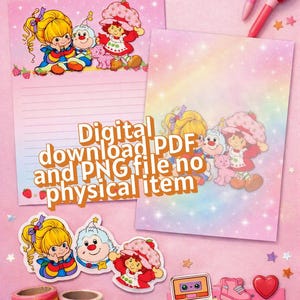 Puede incluir: Set de papelería con personajes de Strawberry Shortcake, incluyendo papel rayado, pegatinas troqueladas, cinta washi de arcoíris y fresas, clips y bolígrafos. El texto dice Digital download PDF and PNG file no physical item y Made in the 80's.