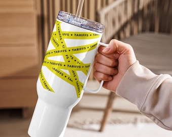 Travel mug with a handle