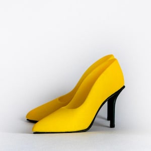 Tonner 16" Tyler Doll Pointed Toe Stiletto Shoes | "Eleanor" Yellow top + black