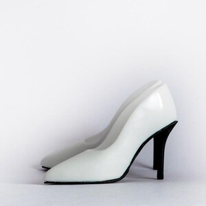 Tonner 16" Tyler Doll Pointed Toe Stiletto Shoes | "Eleanor" White top + black