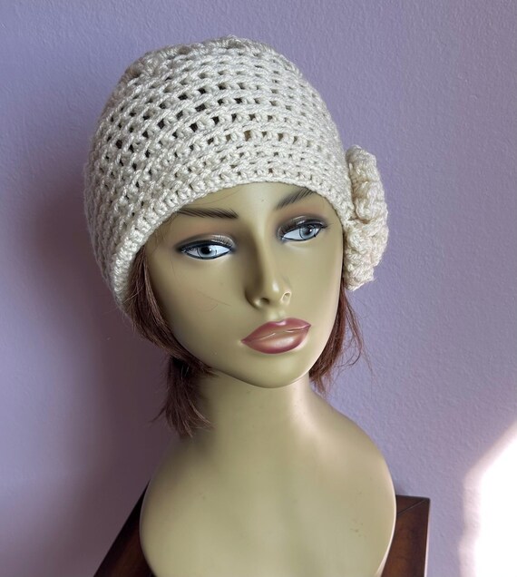 Hand Crochet Beanie: Ivory Cream Cloche Hat With Flower  display picture 1