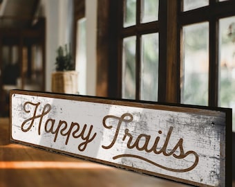 Letrero personalizado "Happy Trails" – Decoración de pared rústica de madera estilo cabaña de montaña