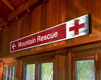 Letrero personalizado de rescate de montaña: decoración rústica de madera para refugios de esquí y cabañas de montaña.